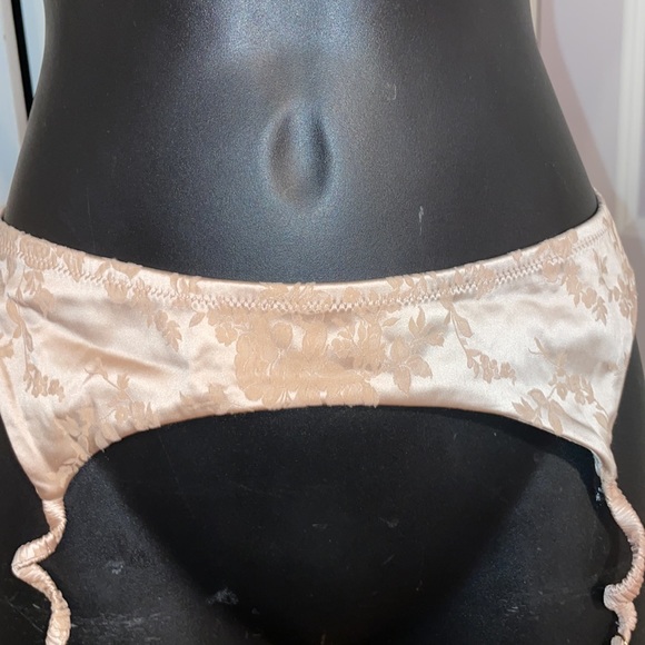 NWOT Beige Brocade Victoria Secret Garter Belt - Picture 2 of 11